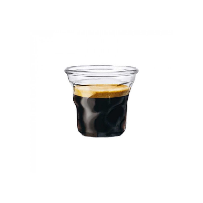 Verrine ISEKO 6cl en plastique transparent avec un café noir à l'intérieur Verrine ISEKO 6cl en plastique transparent avec un café noir à l'intérieur